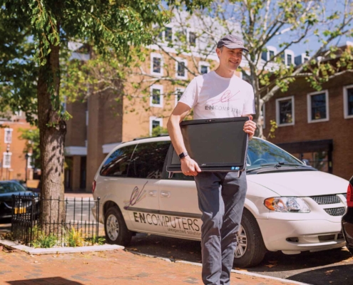 en computers coworker going on site to support a client