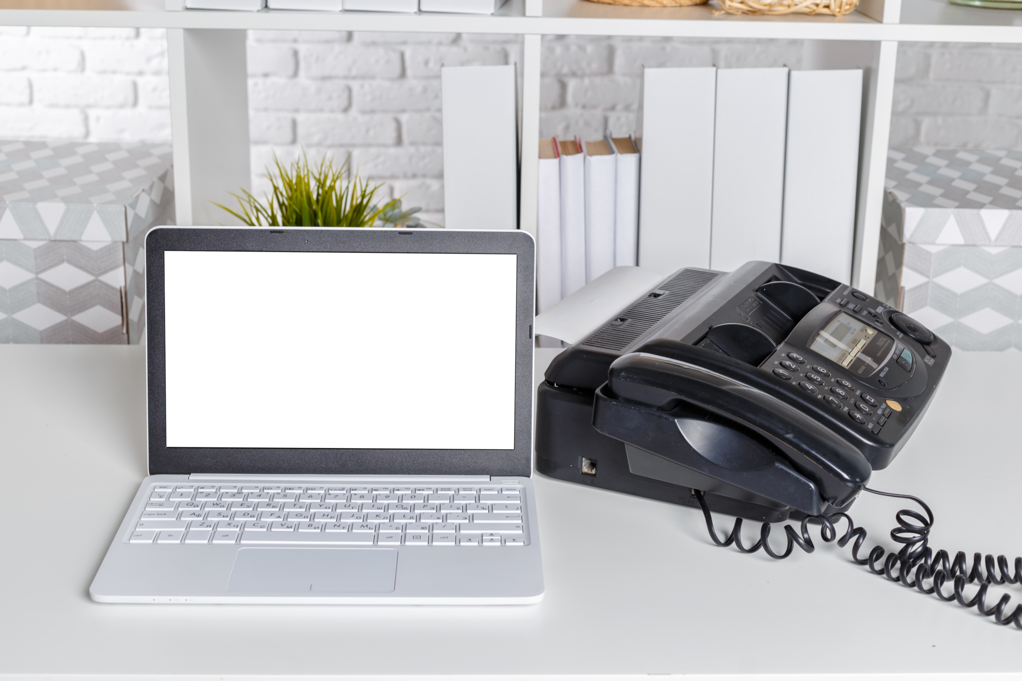 Electronic faxing versus traditional faxing for libraries EN Computers