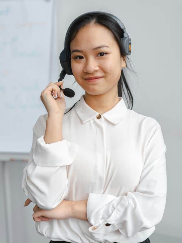 VoIP services Woman with headset to illustrate VoIP services