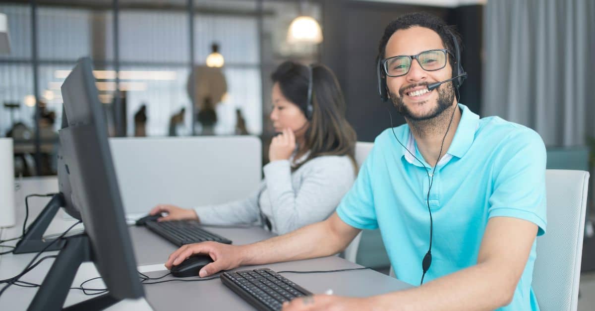 Outsourced IT Help Desk services Outsourced IT help desk tech with headset