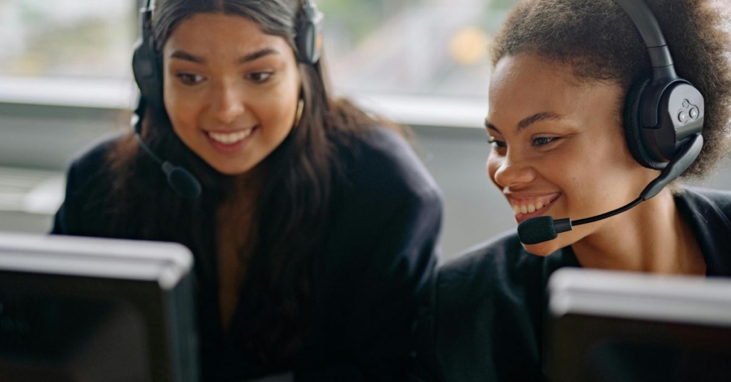 two women at a computer illustrating M365 administration